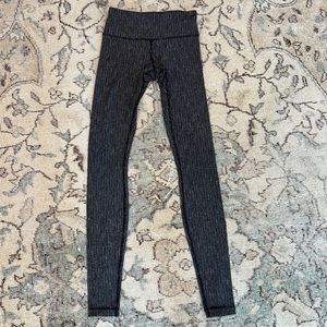 Lululemon Women’s Leggings. Tight knit style, Grey, Size 4.